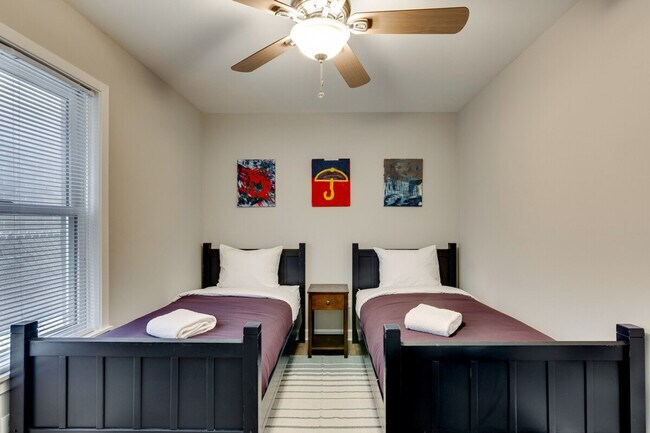 Building Photo - 226 S Hoyne Ave