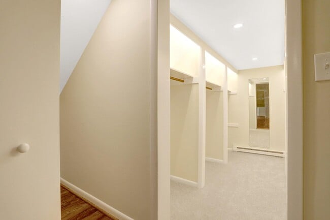 Building Photo - 8005 Candlewood Dr