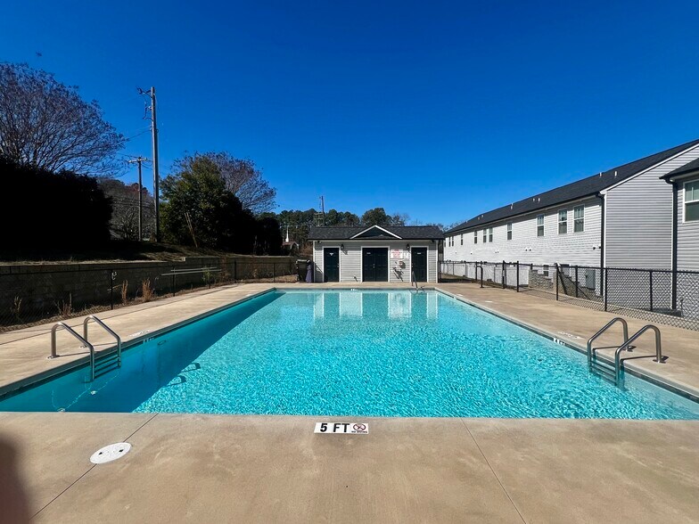Building Photo - 220 Halo Dr