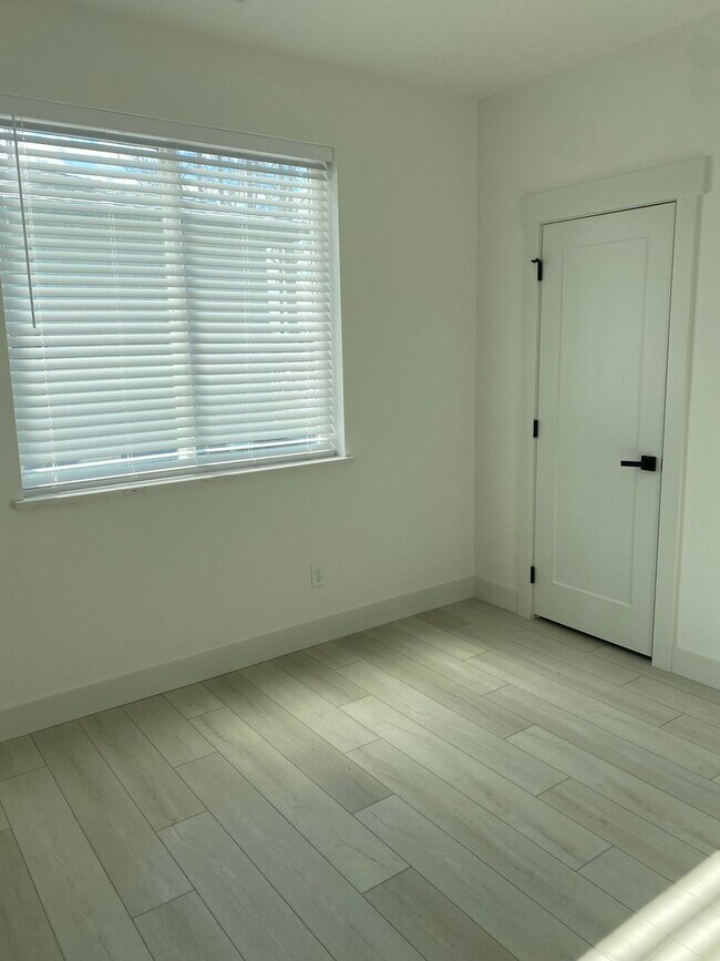 Building Photo - Beautiful New Construction Condo in Moses Pointe, Pets Welcome!