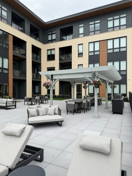 Building Photo - War Eagle Apartments