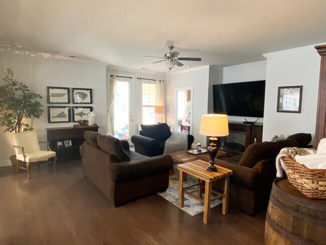Building Photo - 3730 Sage Dr