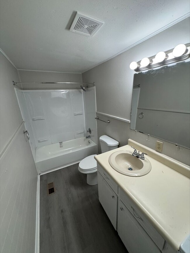 Building Photo - Welcoming 3-Bedroom 1-Bathroom home in Sod...