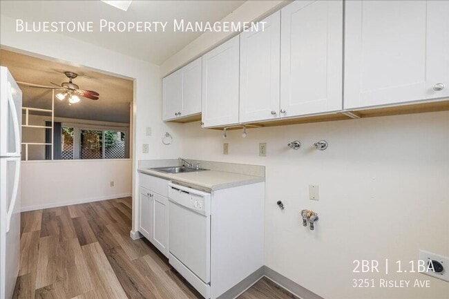 Building Photo - 3251 SE Risley Ave