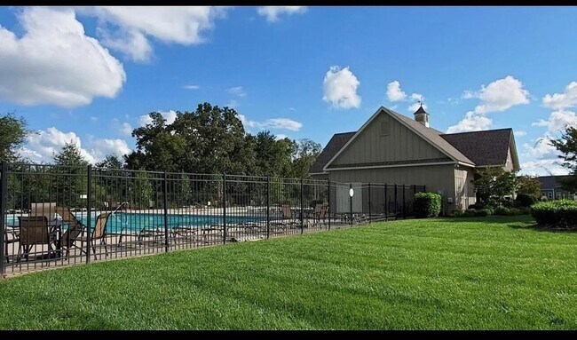 Building Photo - Stunner in Murfreesboro