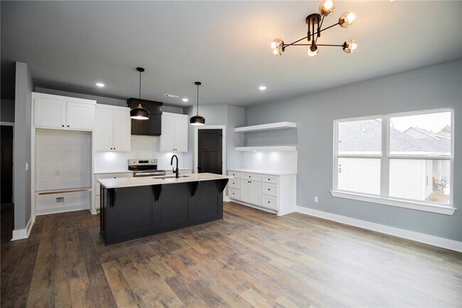 Building Photo - 47 Overton Dr