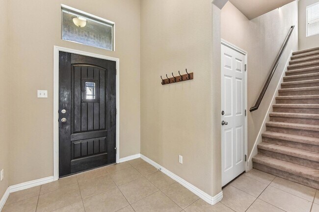 Building Photo - 640 Loma Cedro Bend
