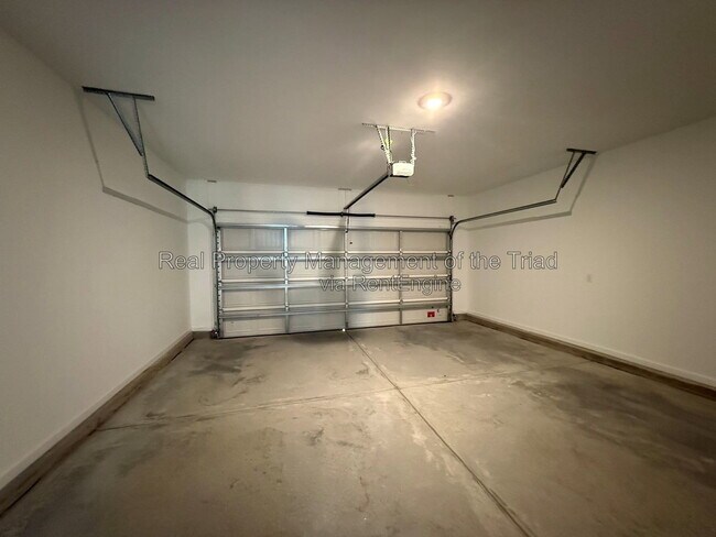 Building Photo - 5236 Amaryllis Wy
