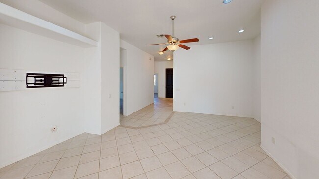 Building Photo - 4-Bed/2.25-Bath with Solar!