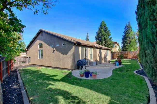 Building Photo - 1608 Bottlebrush Cir