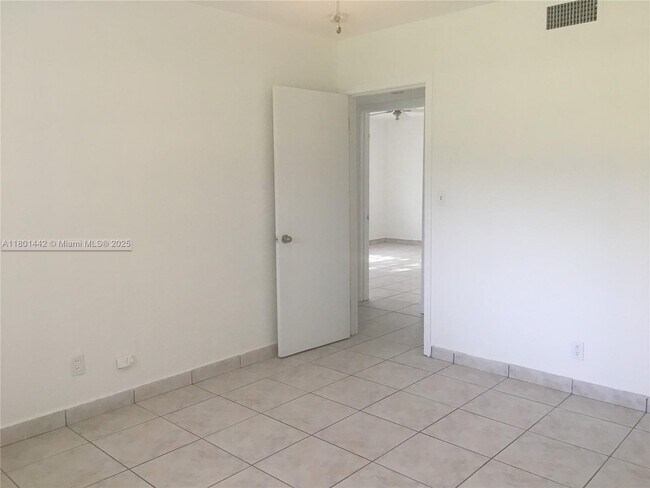 Building Photo - 4851 University Dr