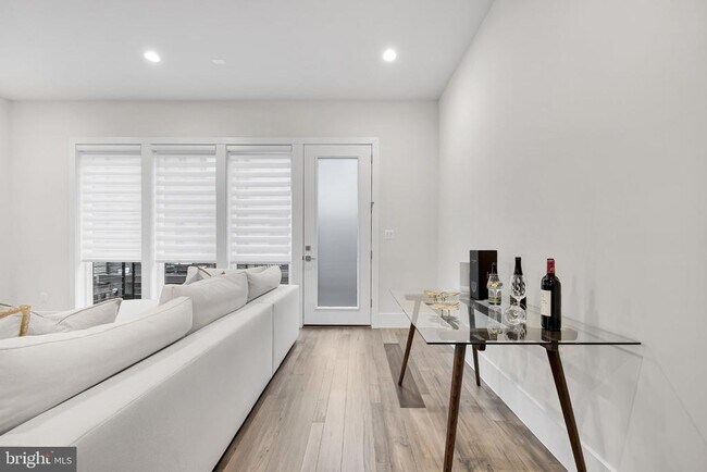 Building Photo - 147 Prairie Ln