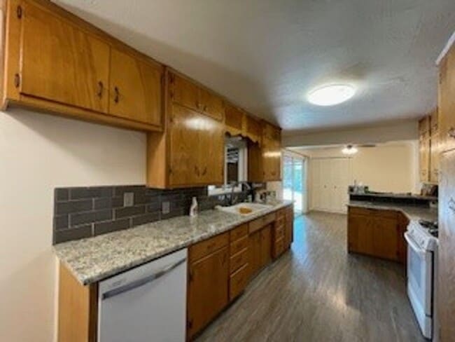 Building Photo - One of Kind 4 bedroom, 2 bath house with P...
