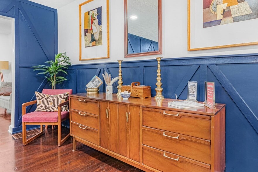 Building Photo - 2100 Cascade Rd