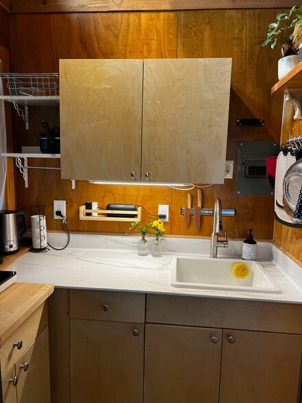 Building Photo - 5623 84 St E