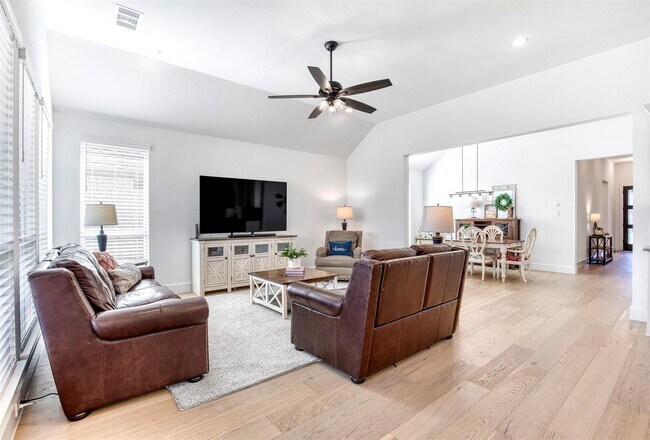 Building Photo - 3117 Maidenhair Ln