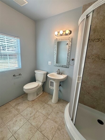 Building Photo - 127 Lori Dr