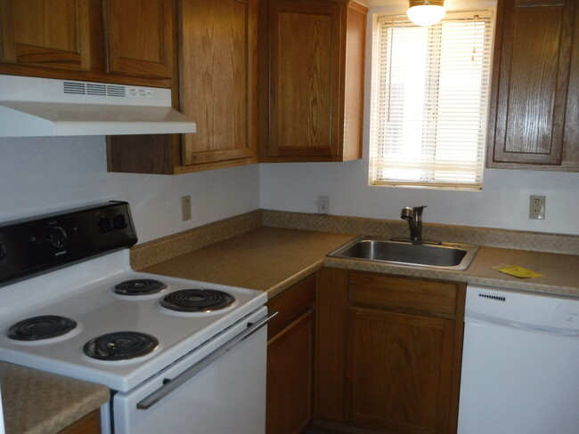 Building Photo - Quaint 2bdrm-2ba in Arizona City