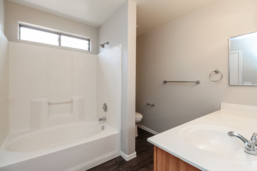 Building Photo - 151 S Parkwood