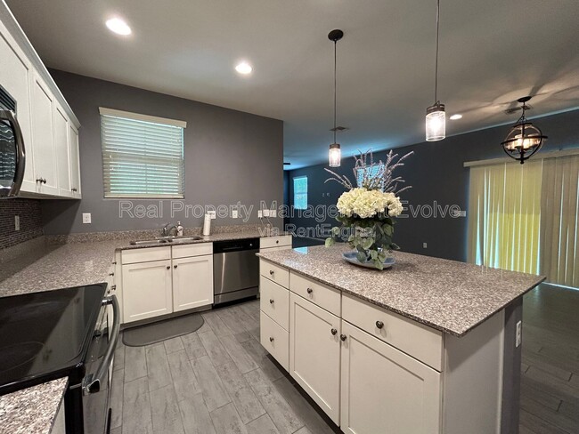 Building Photo - 2632 N 73rd Glen