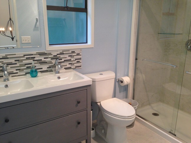 Building Photo - 2535 NE 95th St