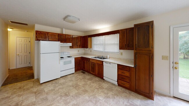 Building Photo - 5341 Country Club Dr