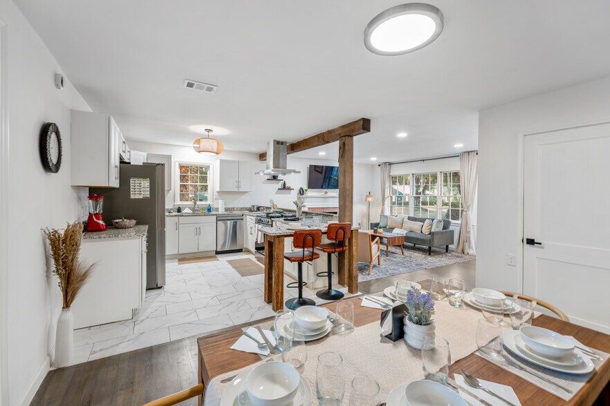 Building Photo - 1464 E 41st St