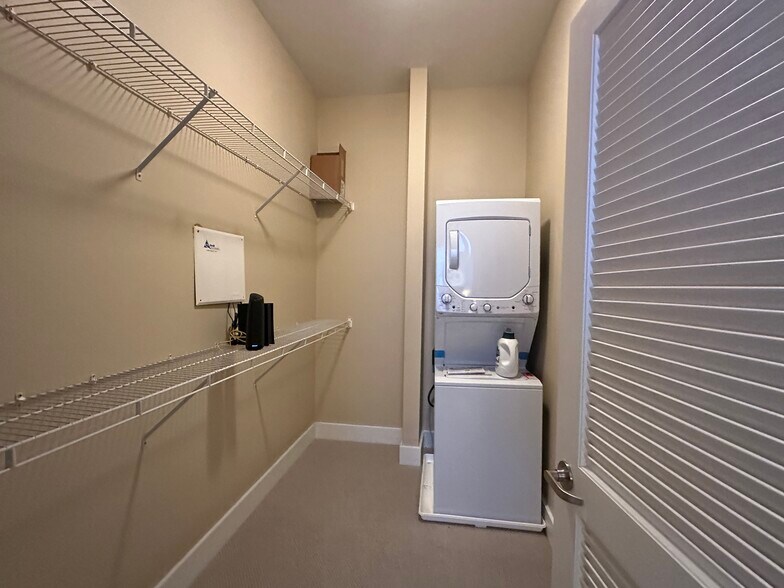 Building Photo - 224 S Laurens St