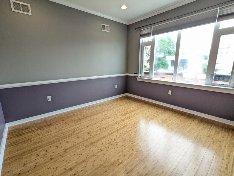 Building Photo - 3014 W Stiles St