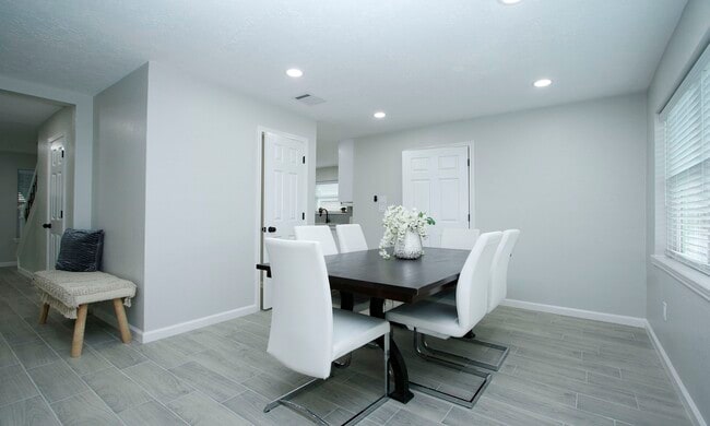 Building Photo - 25607 Pecan Valley Cir