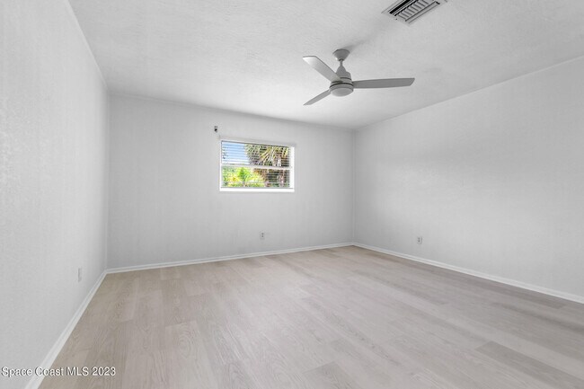 Building Photo - 7810 S Tropical Trail