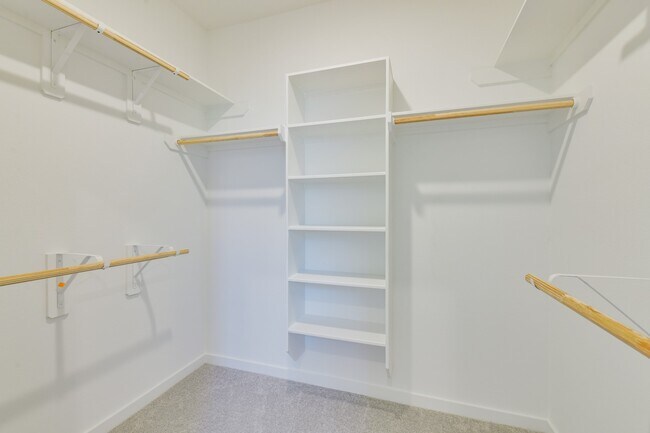 Building Photo - 5815 Linda Cv Ln