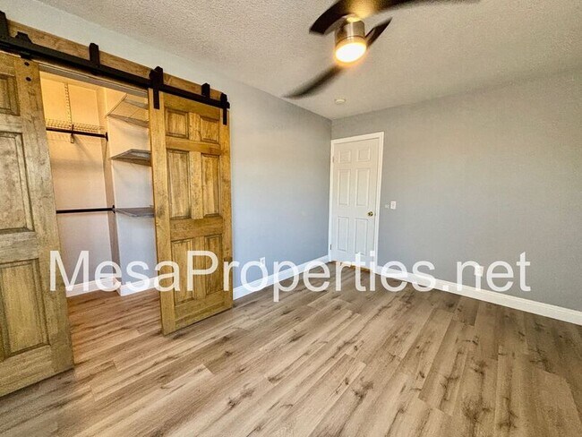 Building Photo - 13871 Oakmont Dr