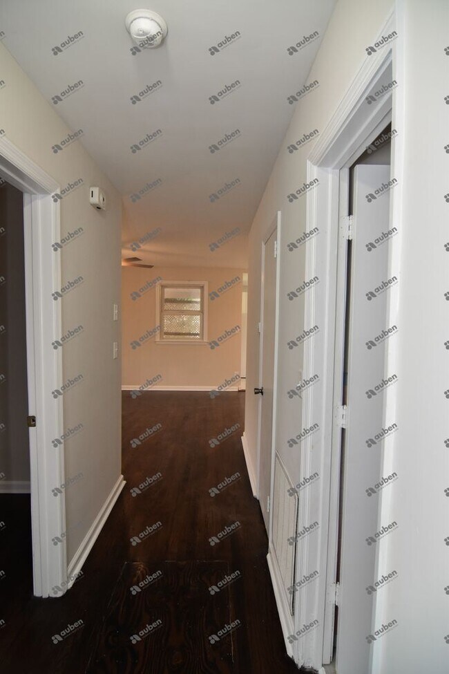 Building Photo - Coming Soon!! 3 Bedroom 1 Bath Home