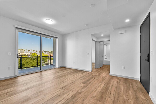 Building Photo - 1240 Magnolia Ave