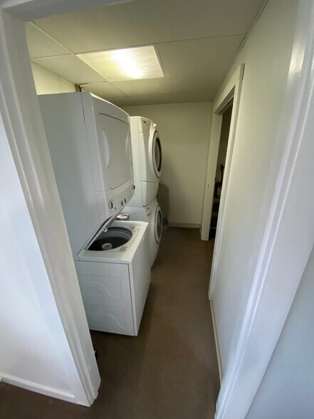 Building Photo - 7932 Violet Dr