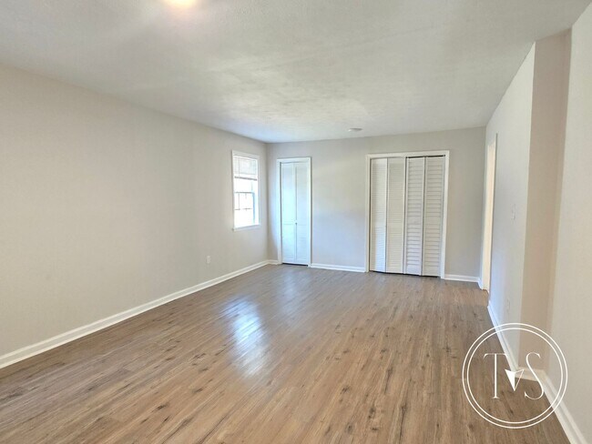 Building Photo - WINTER MOVE-IN SPECIAL: 50% OFF 1st FULL MONTH OF RENT** (**see description for details)