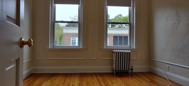 Building Photo - No Brokers Fee, No Security Deposit, Heat, Hot Water Included, Laundry on a Site