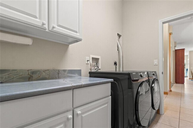 Building Photo - 10206 Shooting Star Ct