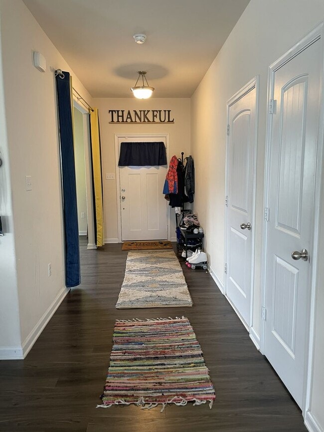 Building Photo - Large transitional with lots of room for entertainment on quiet cul-de-sac in Castleton Subdivision.