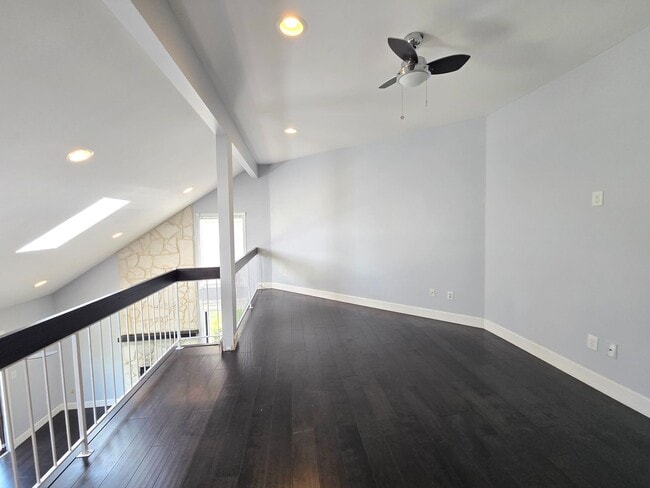 Building Photo - Amenities abound! Spacious, 2-bed & 2.5-ba...