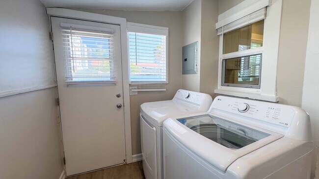 Building Photo - DL Georgia