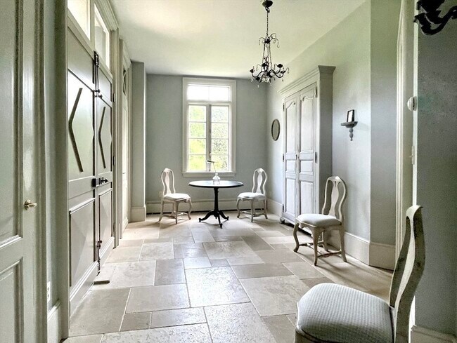 Building Photo - 918 Hale St