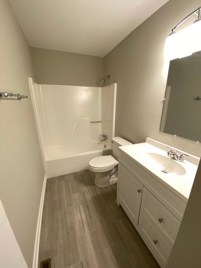 Building Photo - 1707 Choate Pl