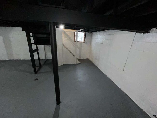 Building Photo - Two units, one home!