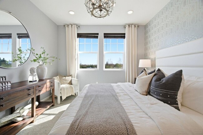 Building Photo - 394 Circuit Wy