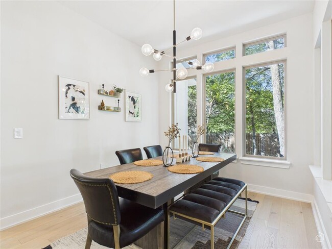 Building Photo - 3002 Sunridge Dr