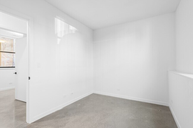 Building Photo - 2122 S Hoyne Ave