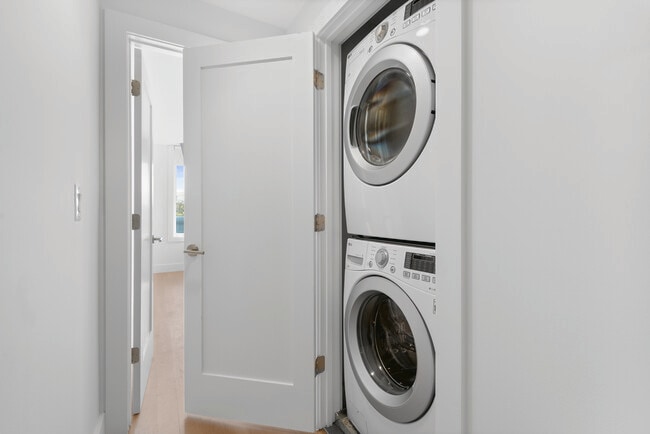 Building Photo - 1515 K St SE