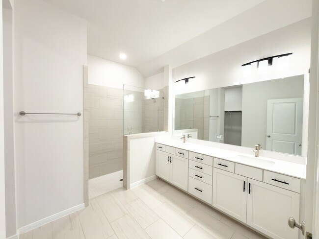 Building Photo - 42504 Rustico Rd